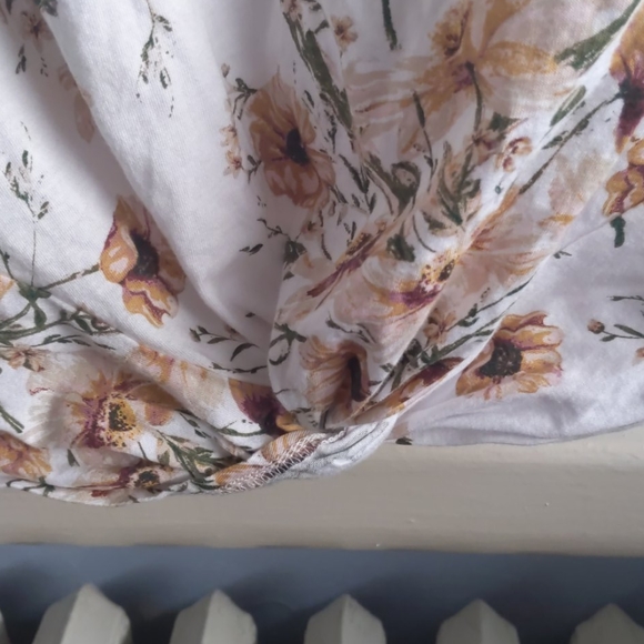 H&M flower tie top - Picture 2 of 3